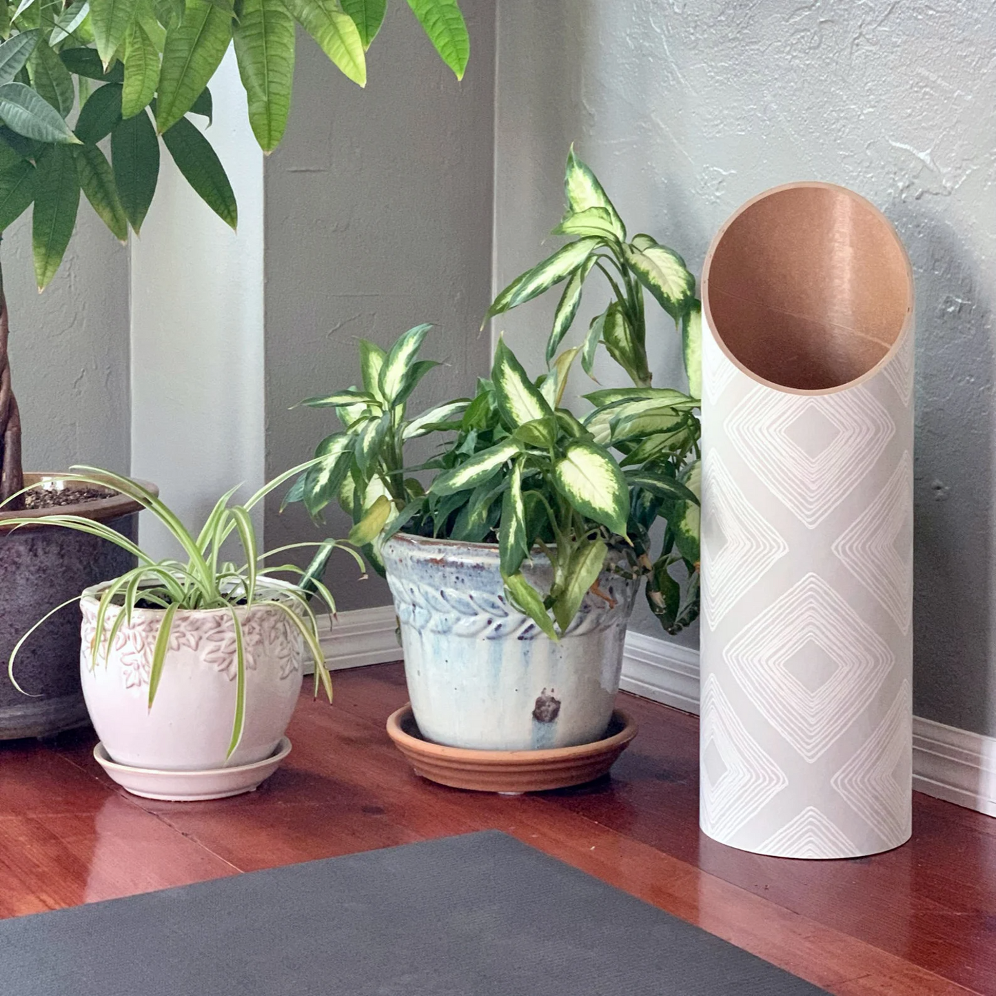 Olaise Rhombi – Stylish Yoga Mat Storage Tube & Home Studio Decor